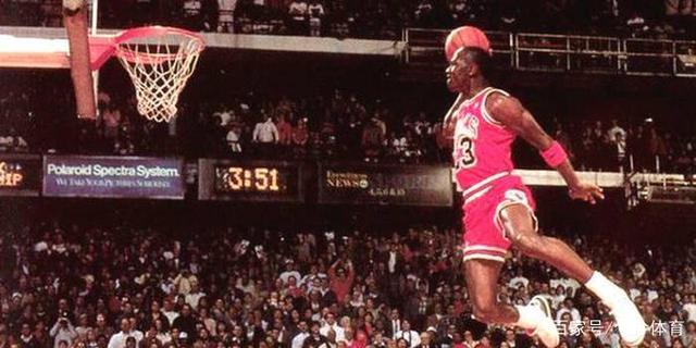 的头球抢断 的头球抢断