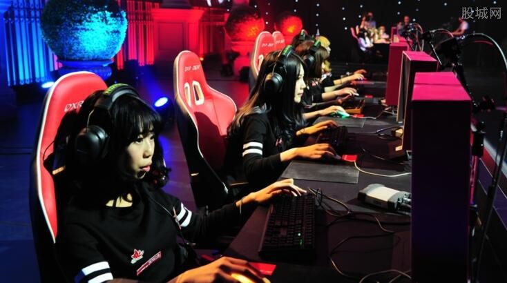 成绩往往凝 成绩往往凝